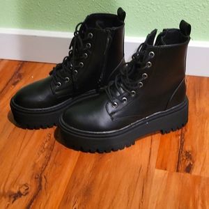 Combat Boots NWT